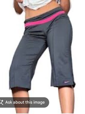 NIKE Dri-Fit "Be Strong" Cropped Capri Workout Pants